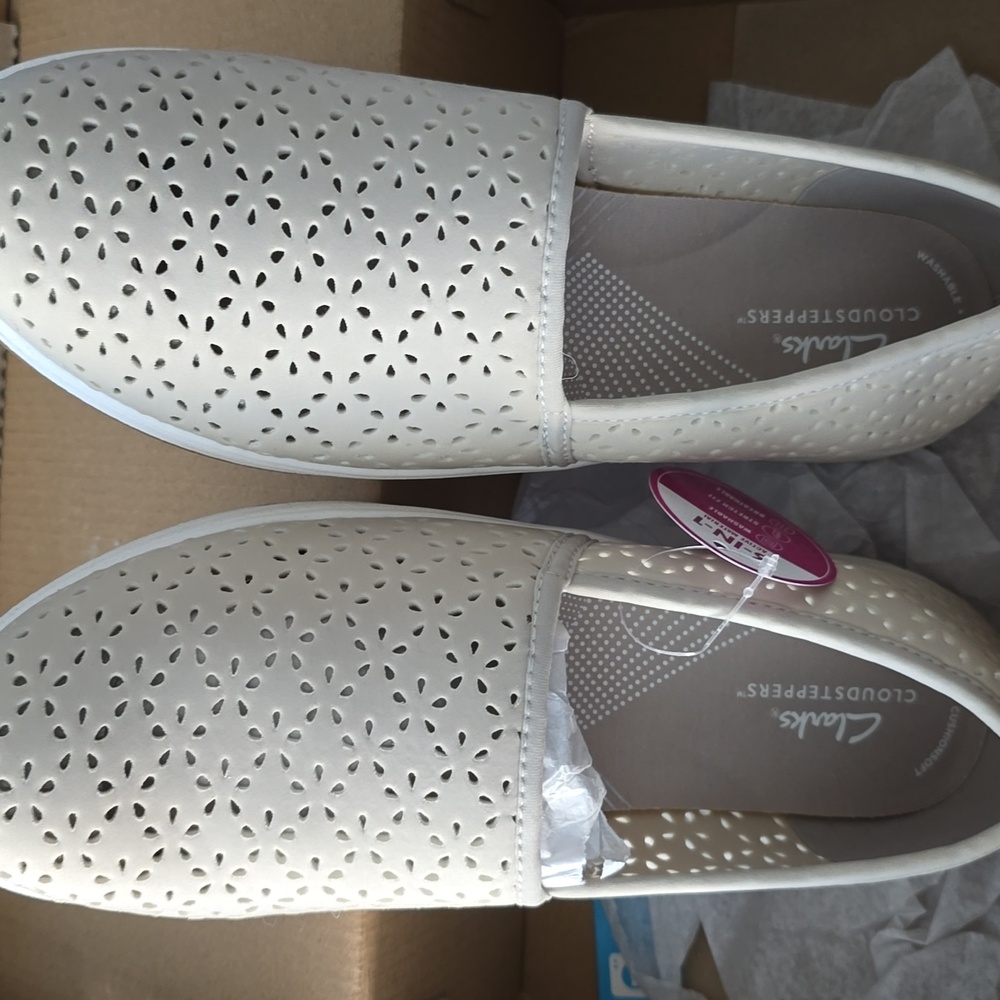 Clark’s Cloudsteppers Breeze Emily Light Taupe Laser Cut Flats SZ 9.5